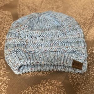 Winter pony tail beanie hat
